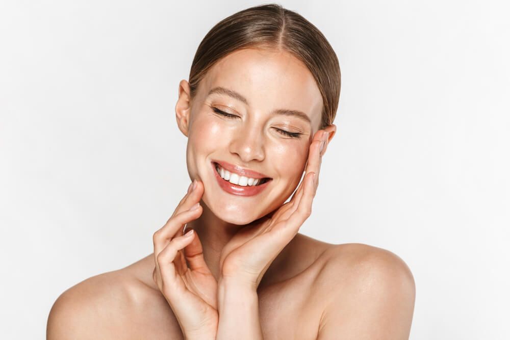 woman smiling with nice pretty face and smile